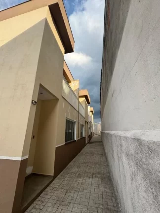 Imagem Sobrado com 2 dormitórios à venda, 90 m² por R$ 330.000,00 - Caxangá - Suzano/SP