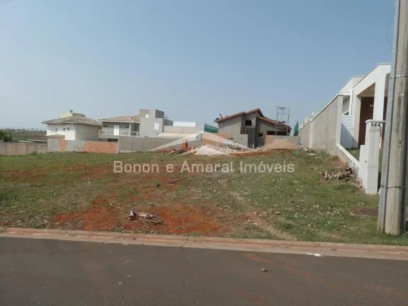 Imagem Terreno a venda no Condomínio Terras do Cancioneiro, Paulínia/SP.

Terreno com leve declive latera...