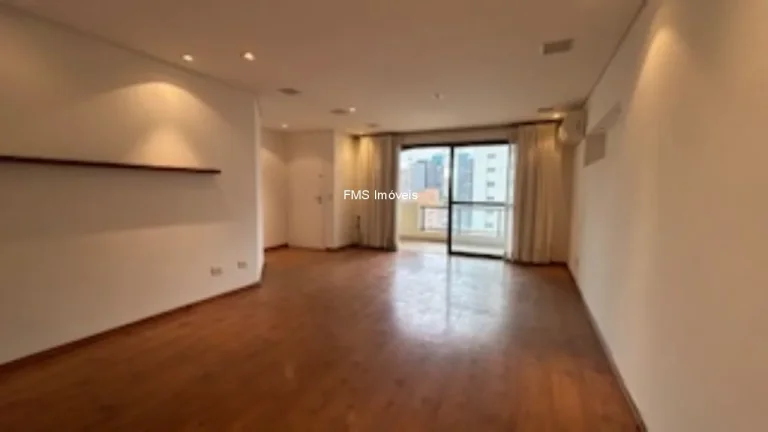Imagem Imperdível oportunidade em Moema: Apartamento de 3 quartos com suíte, 131m² e 2 vagas de garagem à venda em São Paulo-SP!
