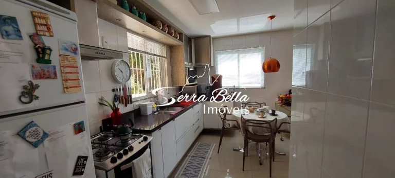 Imagem Casa com 4 dormitórios à venda, 200 m² por R$ 1.350.000,00 - Bom Retiro - Teresópolis/RJ