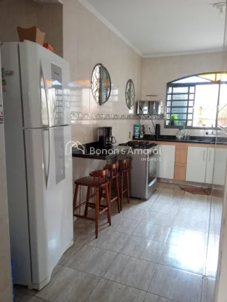 Imagem Linda e espaçosa casa com 217 m² de área construída e 320 m² de terreno. A residência possui 3...