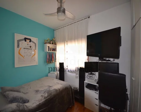 Imagem Lindo apartamento amplo arejado, decorado com muito bom gosto, todo reformado, com living para 02 am...