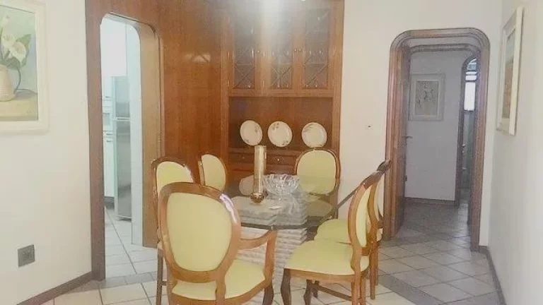 Imagem Praia de Pitangueiras, Alto Padrão, 2 Quadras da Praia, 2 Garagens, Local Nobre,130 Metros de Área Útil, Fino Acabamento!!!