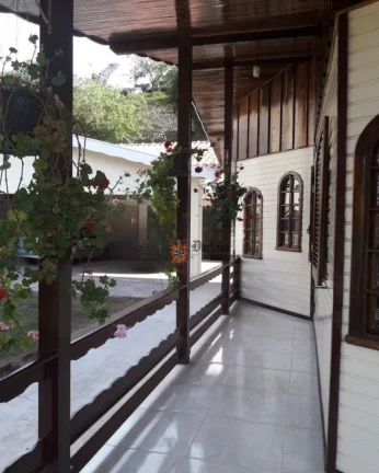 Imagem Casa com 3 dormitórios à venda, 235 m² por R$ 1.250.000,00 - Alto Do Capivari - Campos do Jordão/SP