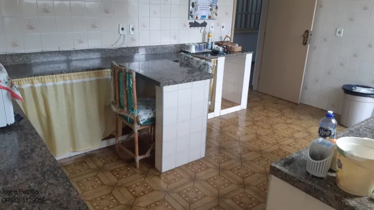 Imagem Vende-se Apartamento 3 Dormitórios Com 227 m² e a 550 m da Praia de Peruíbe. Confira!!!