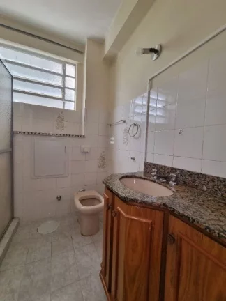 Imagem No Moinhos de Vento, 2 dormitórios, sacada e vaga.