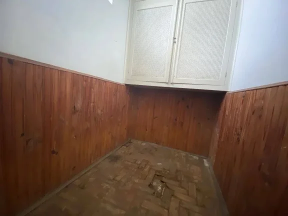 Imagem Casa Antiga, Bem Conservada e Espaçosa no bairro São José em Barbacena
