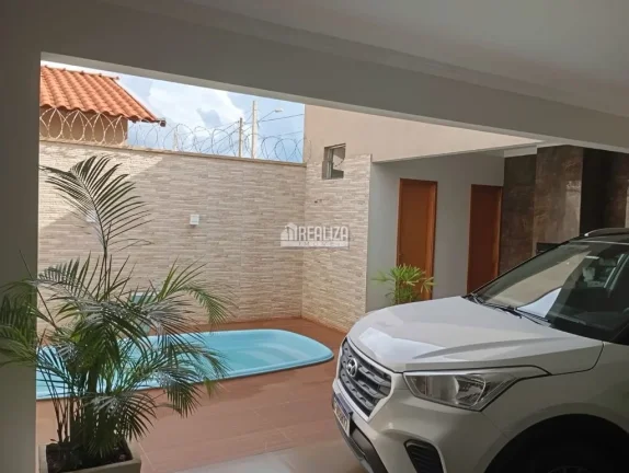 Casa à venda no Parque das Flores, em Aramina: 2 dormitórios, piscina e varanda gourmet