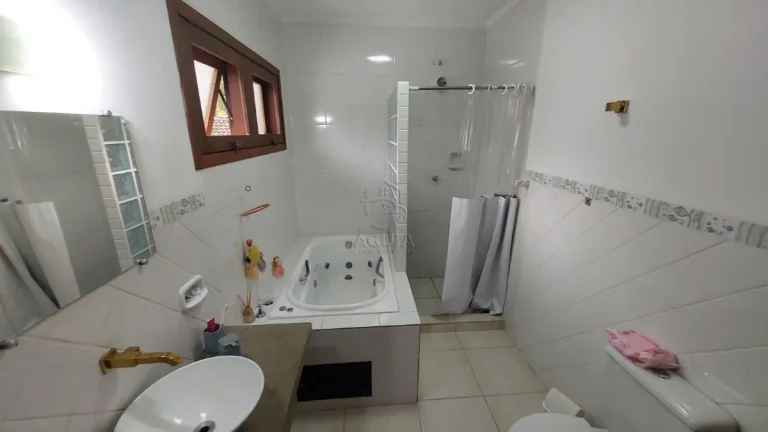 Imagem Casa em condomínio com segurança 24 horas localizado no Horto