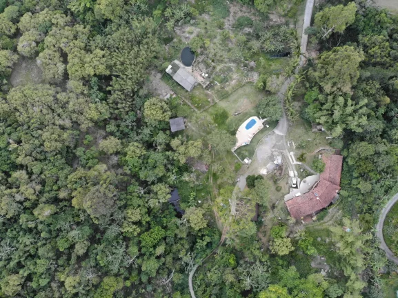 Imagem Imperdível casa à venda em Garopaba-SC, Praia da Gamboa! 3 quartos, 3 suítes, 5 banheiros, 8 vagas de garagem - 38.588,00 m² de área.