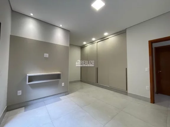 Imagem Casa de Alto Padrão à Venda no Jardim do Lago, Uberaba