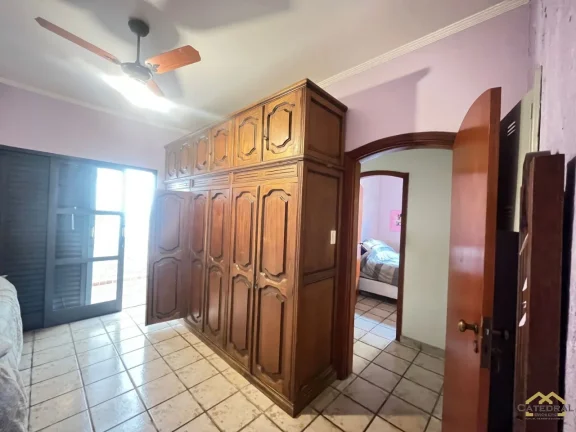 Imagem Casa Comercial para locação próximo a Samuel Martins com vagas de 45 na frente para estacionamento de cliientes