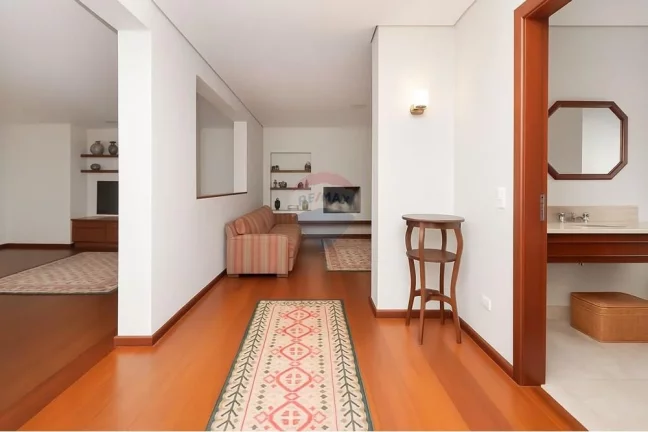 Imagem Casa com 4 suítes e 426 m² construídos, com piscina no melhor da Vila Ida