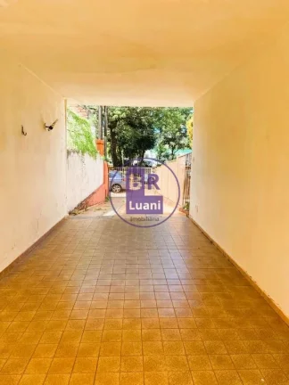 Imagem Casa térrea à venda com 12 quitinetes no fundo.