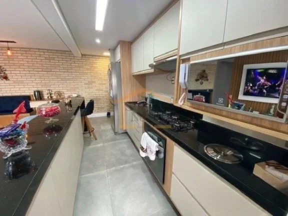 Imagem Apartamento com 82 m² de área útil, 3 dormitórios sendo 1 suíte, piso de madeira nos dormitóri...