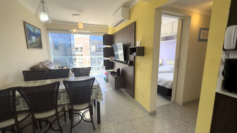 Imagem Apartamento pé na areia à venda em Riviera de São Lourenço Módulo 07: 2 vagas, 2 dormitórios, 1 suíte, 68m² - Varanda gourmet