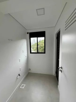 Imagem Apartamento com 3 suítes e 3 vagas de garagem na Praia Brava de Itajaí/SC