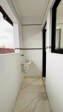 Imagem Ótima casa com dois dormitórios em condomínio Maracanã - Praia Grande - SP