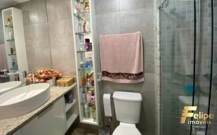 Imagem EXCELENTE OPORTUNIDADE! Cobertura duplex com vista para o mar, nada quadra da Praia de Itaparica.