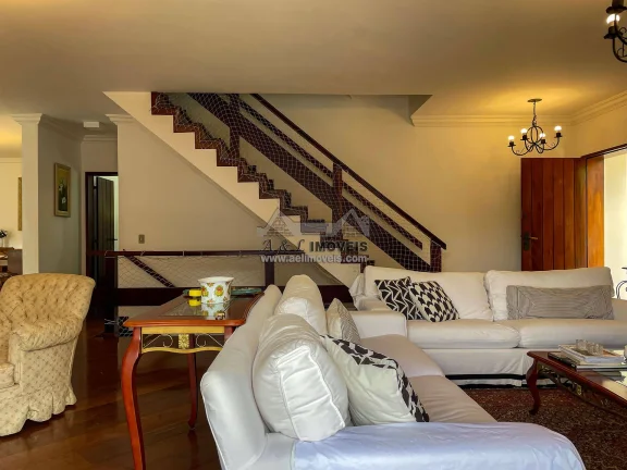 Imagem Casa à venda em Campos do Jordão - Com 4 dormitórios próximo ao Capivari