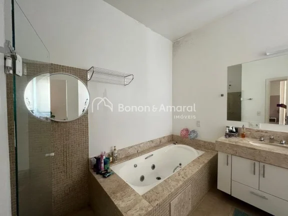 Imagem Linda casa à venda em um condomínio de alto padrão na cidade de Valinhos - SP. Esta espaçosa res...