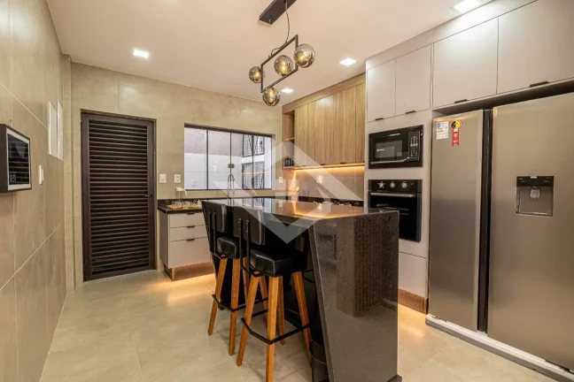 Imagem Casa 4 Quartos, 3 Suítes em Condomínio Fechado | Vargem Pequena | 202m²