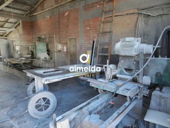 Imagem Empresa a venda com terreno de 30 x 106 de frente para Faixa Velha