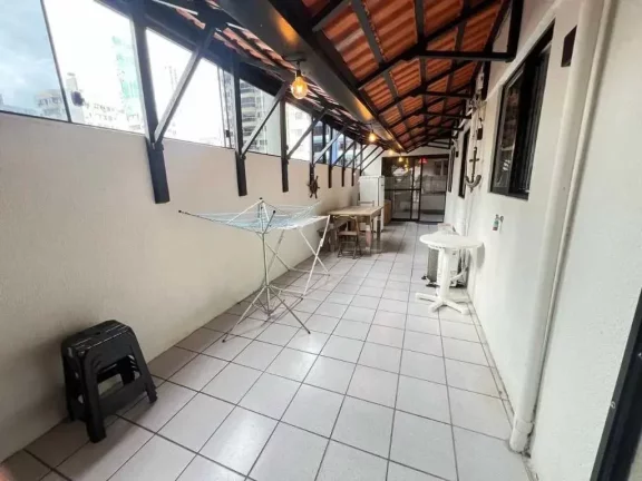 Imagem Apartamento diferenciado com 2 dormitórios sendo 1 suíte e 1 vaga de garagem a 350m da Praia Central