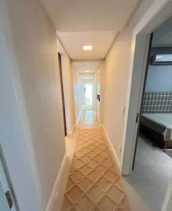 Imagem Apartamento mobiliado com 3 suítes e 3 vagas de garagem na Avenida Atlântica em Balneário Camboriú