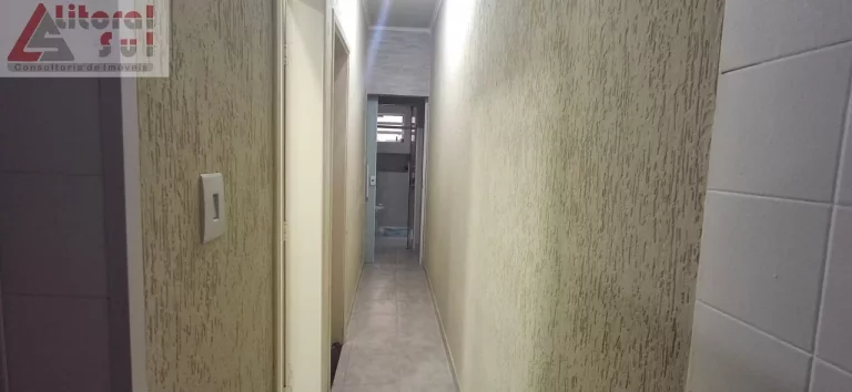 Imagem Casa à venda em Praia Grande-SP, bairro Vilamar, 2 quartos, 1 suíte, 1 sala, 2 banheiros, 95m². Confira já!