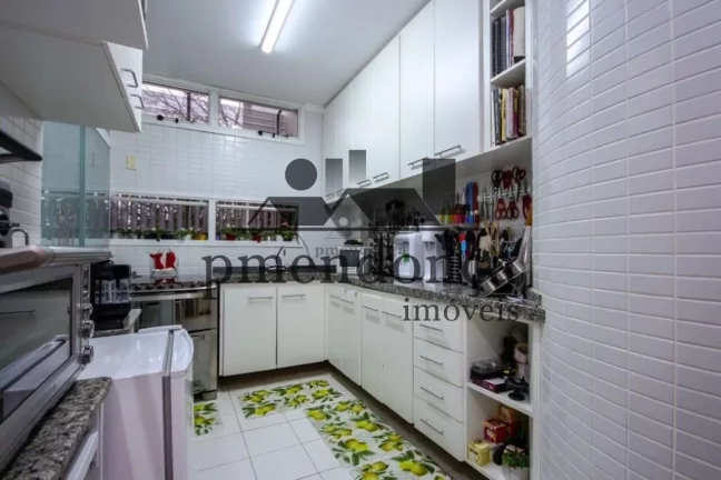 Imagem Maravilhoso Apartamento de 239m² no Alto de Pinheiros, próximo ao Parque Villa Lobos.