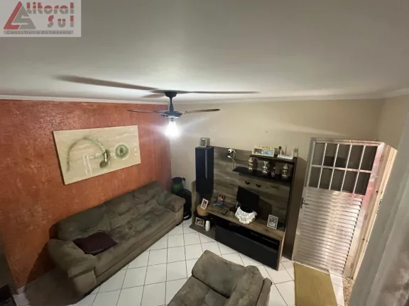 Imagem Casa à venda em Praia Grande-SP, bairro Nova Mirim, 2 quartos, 1 sala, 2 banheiros, 2 vagas, 70m².