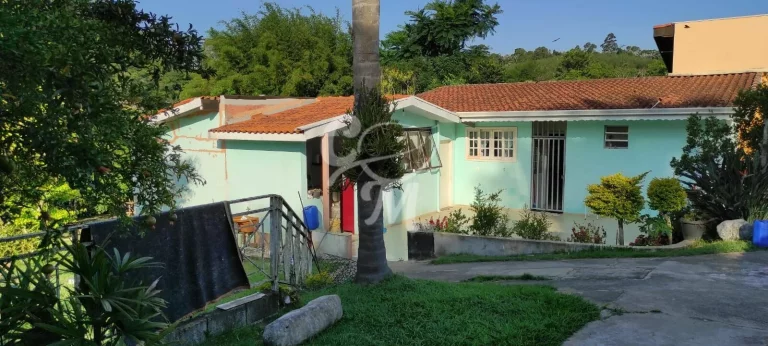 Imagem Chácara com muito verde na Roseira
