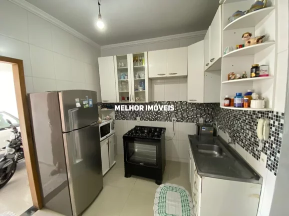 Imagem Casa Sobrado Semi-Mobiliada à Venda com 03 Suítes sendo 01 com Sacada Localizado no Centro de Balneário Camboriú - SC