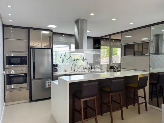 Imagem Casa de Alto Padrão com 640 m² de Construção, Piscina Natural e Energia Solar