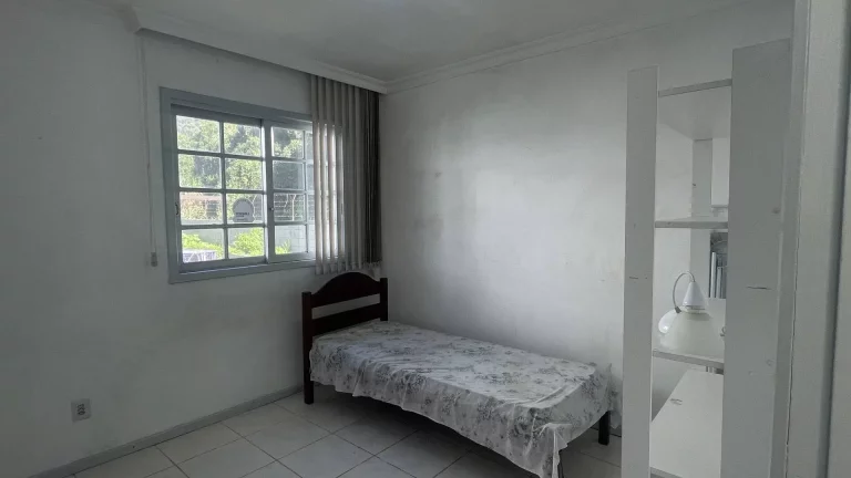 Imagem Apartamento Térreo à Venda com 3 Dormitórios em Canasvieiras – Florianópoli