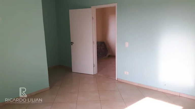 Imagem Sobrado com 5 kitnets independentes em localização estratégica para renda