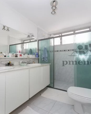 Imagem Apartamento com piso de madeira, living para 2 ambientes, 2 dormitórios sendo 1 suíte, lavabo, coz...