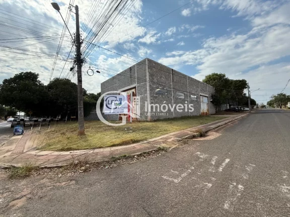 Imagem Barracão Comercial para Locação em Campo Grande-MS, Bairro Mata do Jacinto - 2 Banheiros e 420m² de Área.