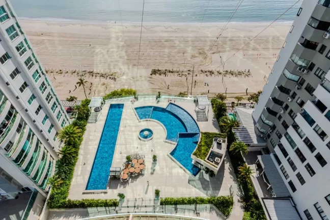 Imagem Apartamento com 3 suítes e 3 vagas de garagem em Balneário Camboriú