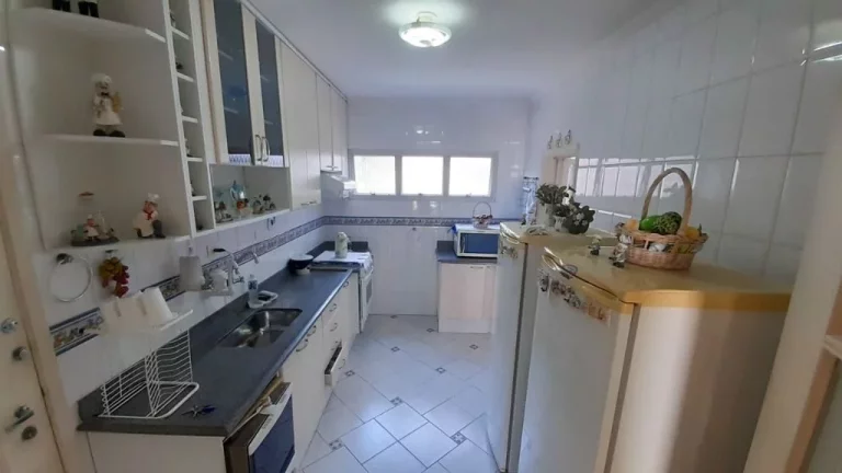 Imagem Astúrias, frente mar, vista lateral, 3 dormitórios e 1 vaga.