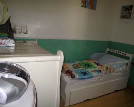 Imagem Apartamento com janelões, piso de tacos, living para 02 ambientes, tudo bem arejado e iluminado. Ed...