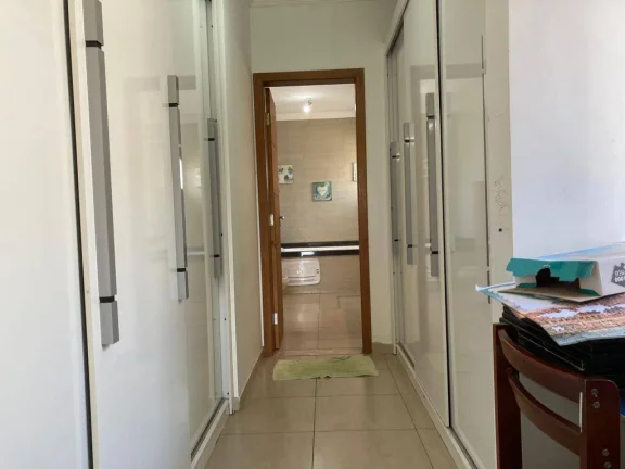 Imagem Sobrado no Condomínio Mantiqueira

3 Suítes, sala com 3 ambientes, escritório, cozinha ampla, ár...