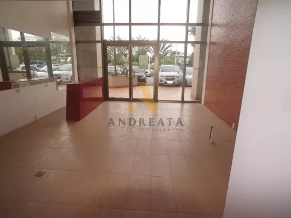 Imagem Centro Empresarial Sunplaza - Ótima loja frontal com 74m² com jirau, composta de piso frio.