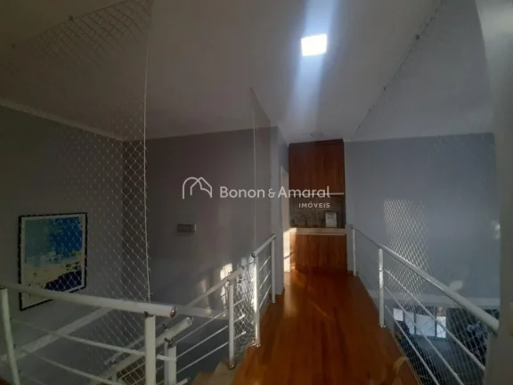 Imagem Lindo sobrado em condomínio tranquilo, com segurança 24 horas e excelente localização! A apenas ...