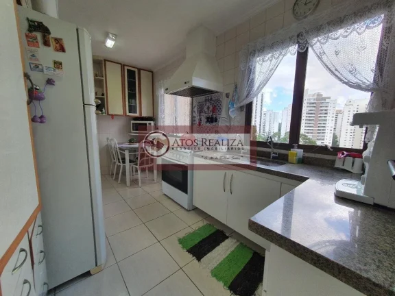 Imagem Vendo SUPER Apartamento na região do Morumbi, um excelente imóvel de 211m², com 3 Dormitorios grandes, sendo 1 Suíte com varanda, Sala de estar e Jantar, Cozinha, Lavanderia com dependência de empregada, banho Social e Lavabo, 3 vagas de garagem cobertas,