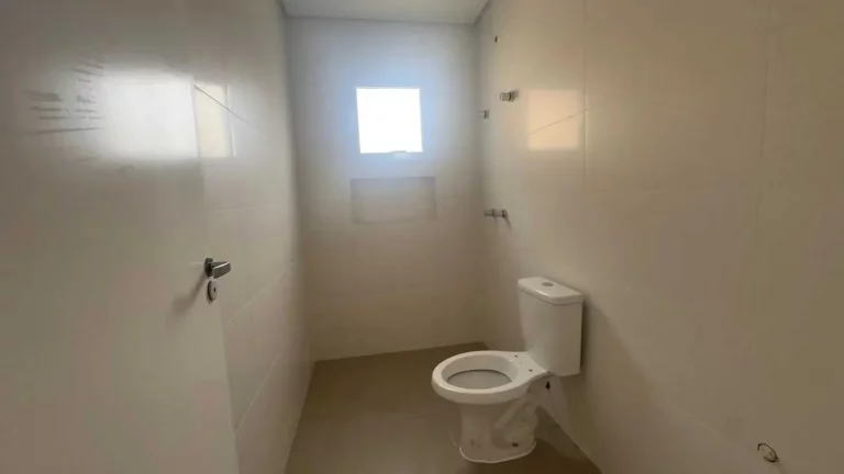 Imagem Casa com 3 dormitórios sendo 1 suíte e 2 vagas garagem - Campeche, Florianópolis/SC