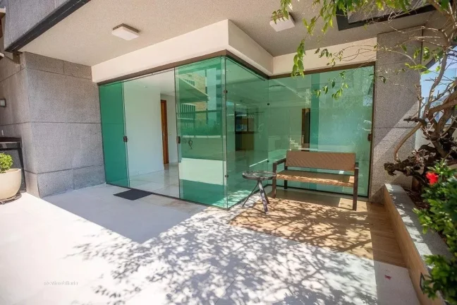 Imagem Este espaçoso apartamento de 336 metros quadrados oferece o equilíbrio perfeito entre conforto e p...