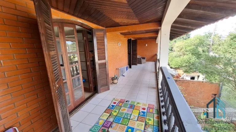 Imagem Casa com edícula, 05 quartos sendo 02 suítes, no São Lourenço em Curitiba PR