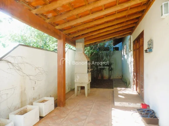 Imagem Térrea, com mezanino, quintal, bem localizada em um bolsão de segurança.
Fácil acesso para Unica...
